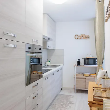 Dany Apartament Intra